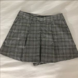 Black and White Zara Pleated Skort